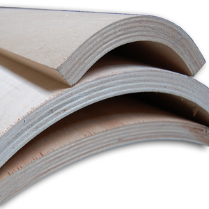 Okoume Multiplex gebogen hoeken Binnenradius 40 - 2500x16MM. Okoume Multiplex gebogen hoeken Binnenradius 40 - 2500x16MM.